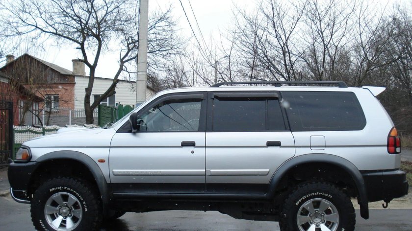 Mitsubishi Pajero Sport 1