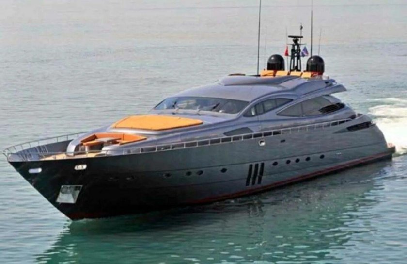 Яхта моторная першинг115