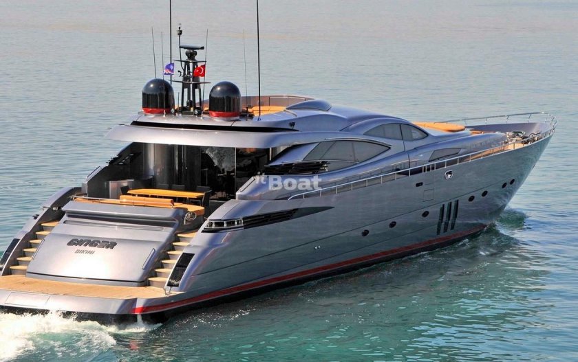 Яхта моторная першинг115