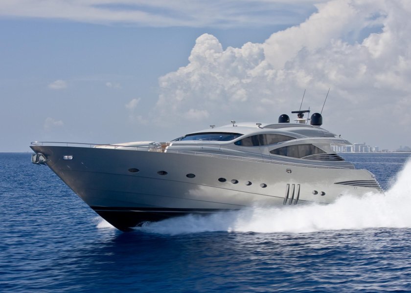 Яхта моторная Першинг