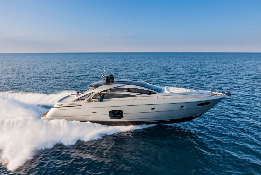 Яхта моторная Першинг