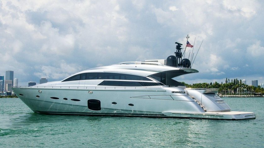 Яхта моторная Першинг