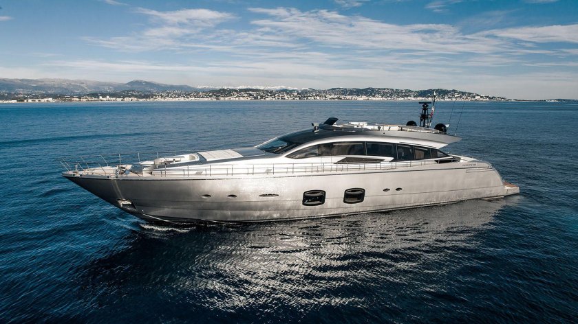 Яхта моторная Першинг