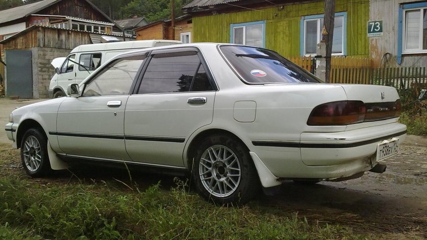 Toyota Carina 5