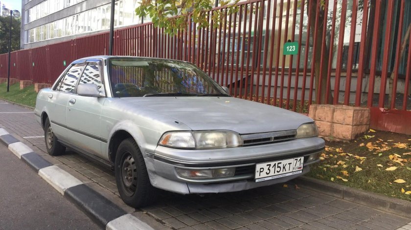 Toyota Carina 5