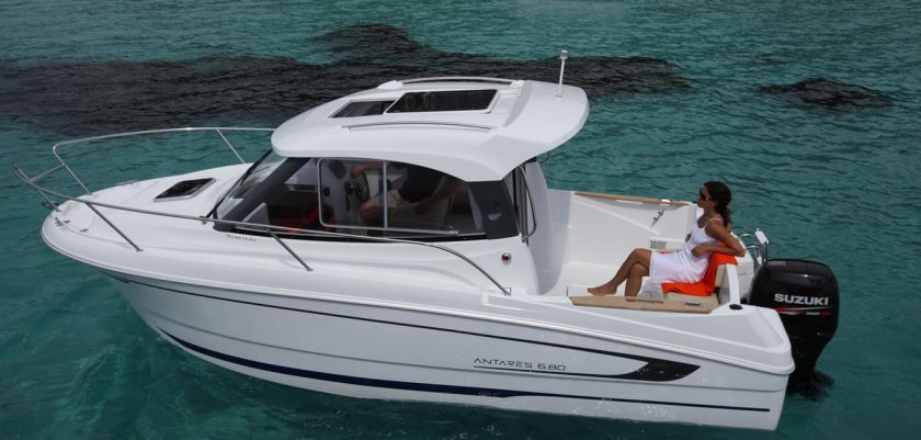 Катер Beneteau Antares 6.80