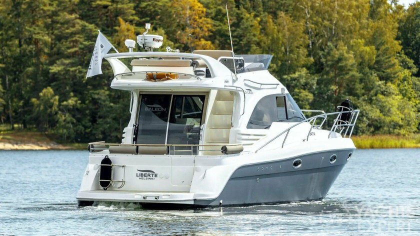 Galeon 330 fly