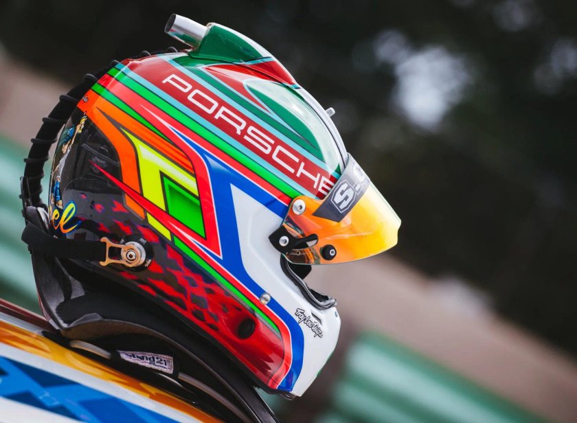 Гоночный шлем