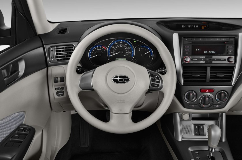 Subaru Forester 2011 салон