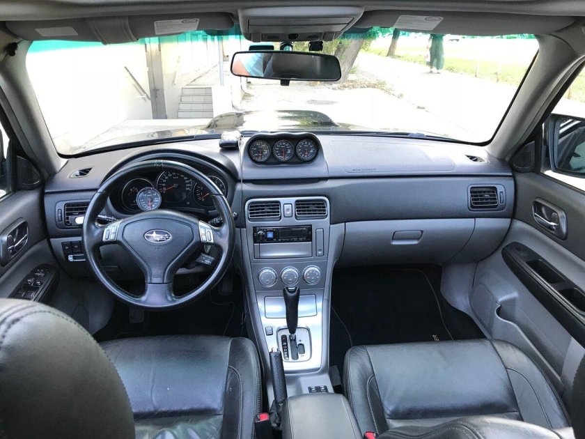 Subaru Forester 2006 салон