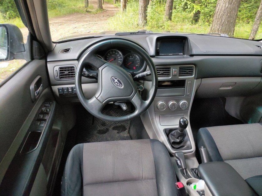 Subaru Forester 2006 салон