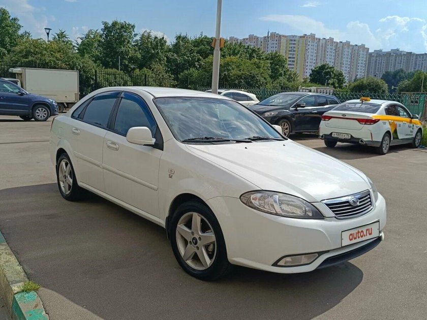 Daewoo Gentra белая