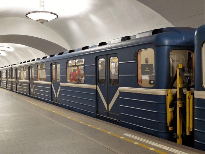 Вагон метро