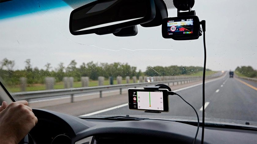 Видеорегистратор на лобовом