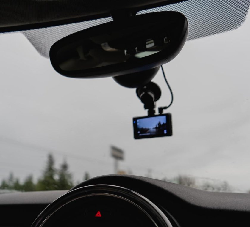 Видеорегистратор на лобовом