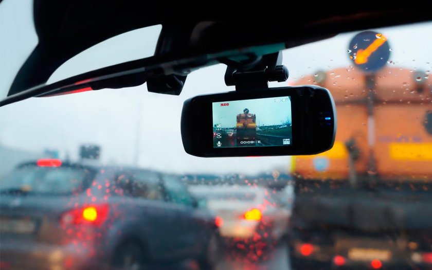 Авторегистратор в машине