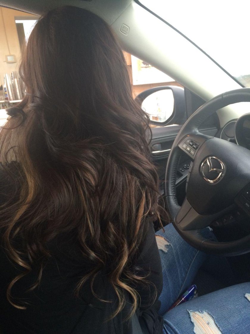 Брюнетка со спины