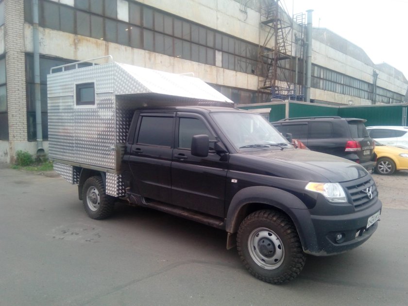 УАЗ профи экспедиционник