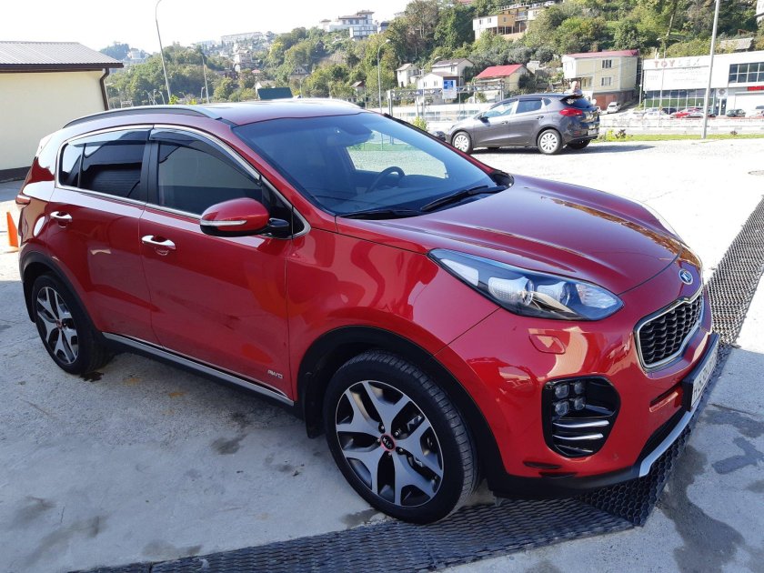 Kia Sportage 2023 красная