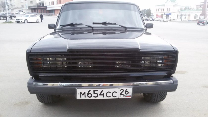 Сплошная решетка радиатора ВАЗ 2107