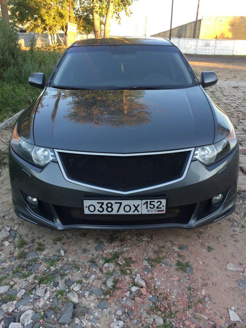 Хонда Аккорд 8 с черной решеткой