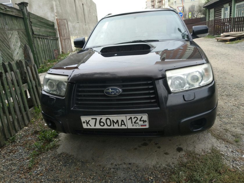 Черная решетка на Forester sg9