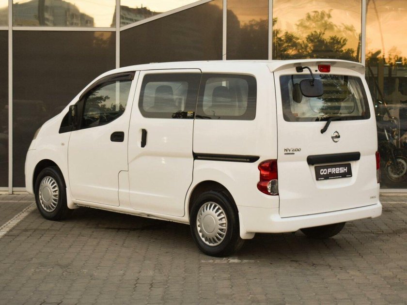Ниссан нв200 2015
