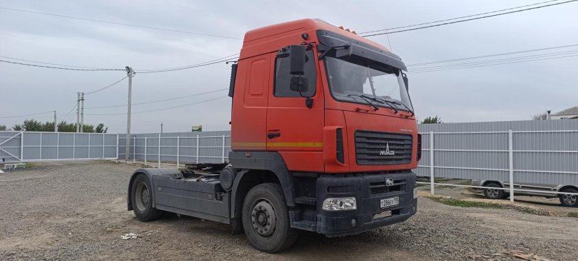 Седельный тягач маз