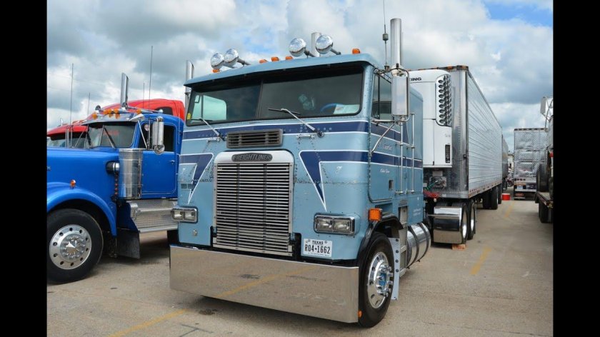 Грузовик трак Фредлайнер