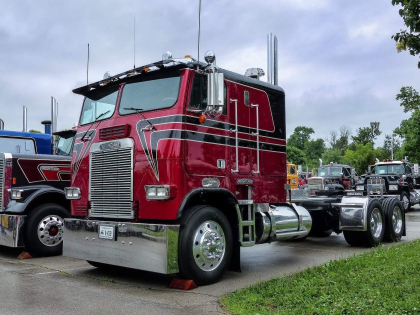 Грузовик freightliner Fla 9664