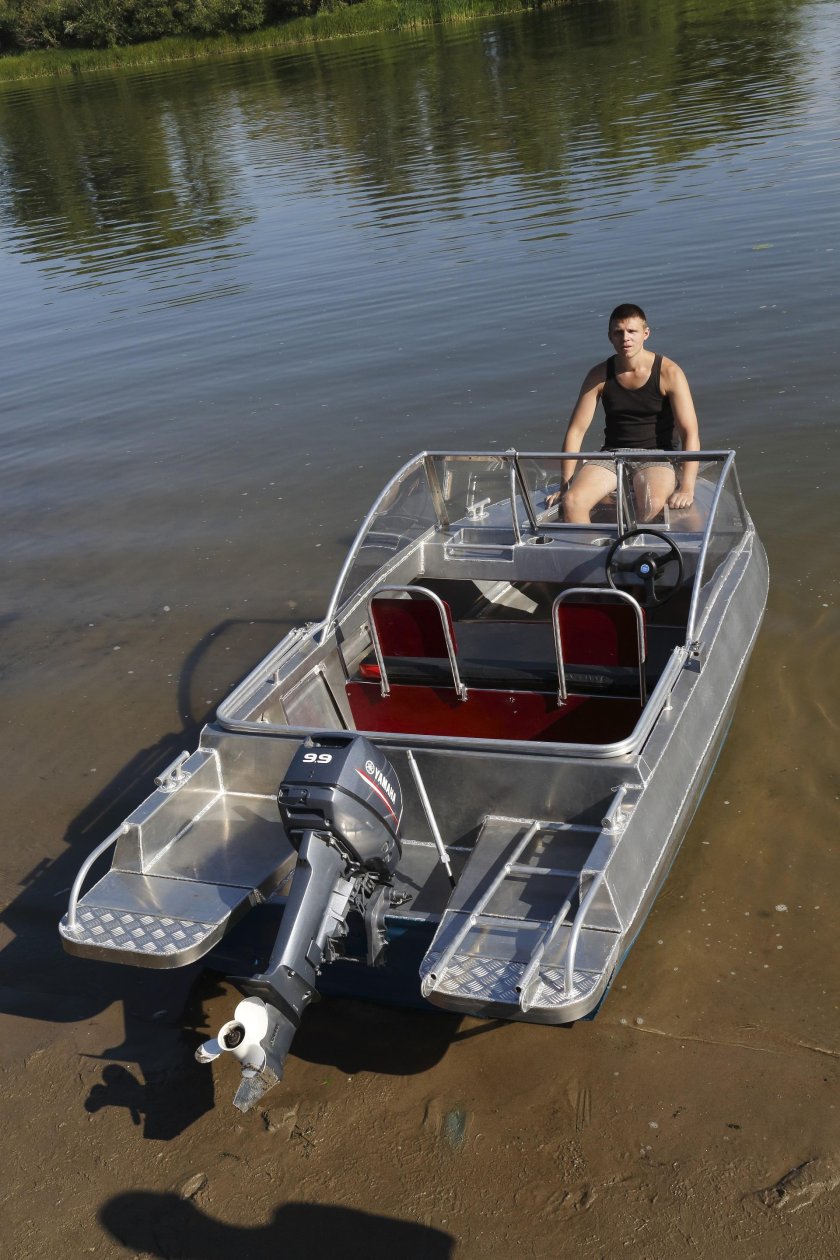 Алюминиевая моторная лодка