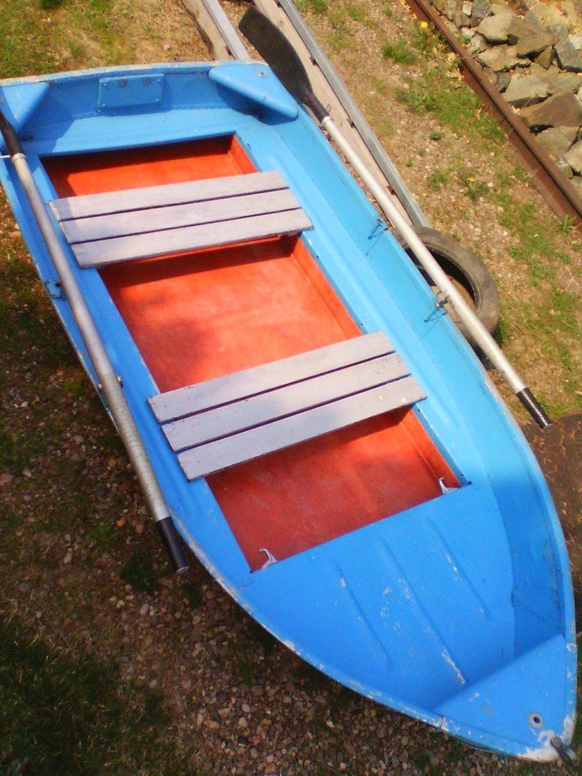 Стеклопластиковая лодка афалина