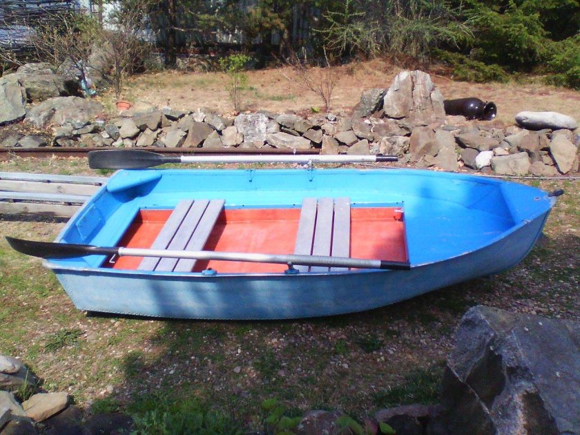 Стеклопластиковая лодка афалина