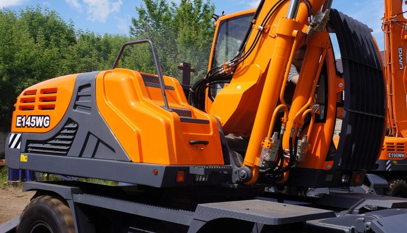 Экскаватор колесный UMG e170w