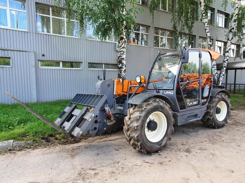 Телескопический погрузчик UMG 3507