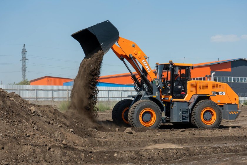 Фронтальный погрузчик tl155 UMG