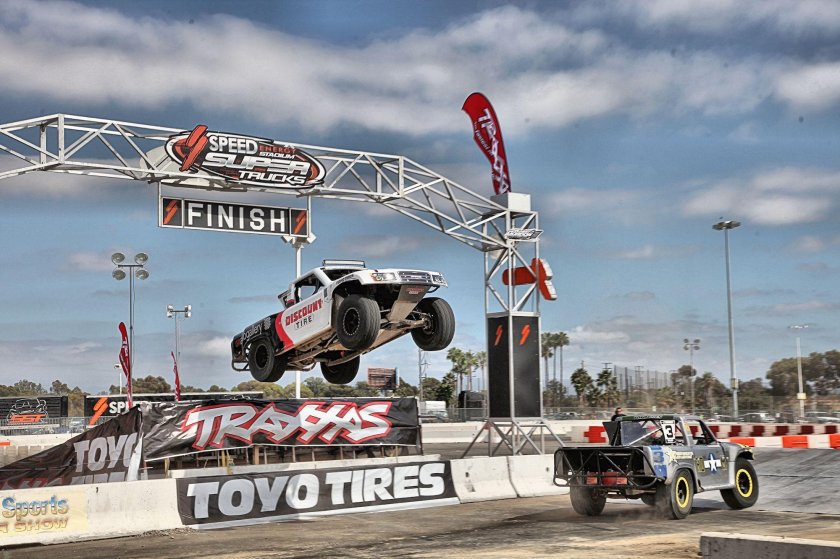 Гоночная трасса с препятствиями