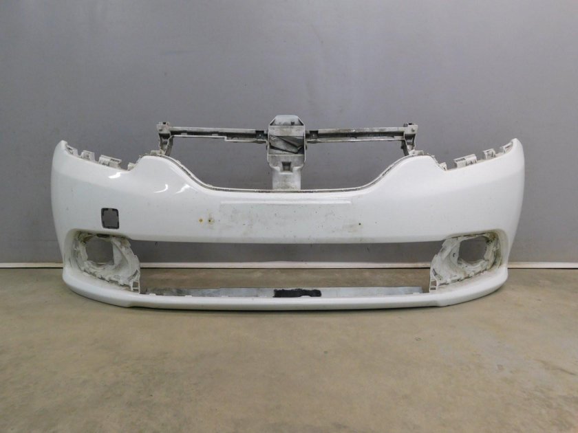 Бампер передний Рено Логан 2014