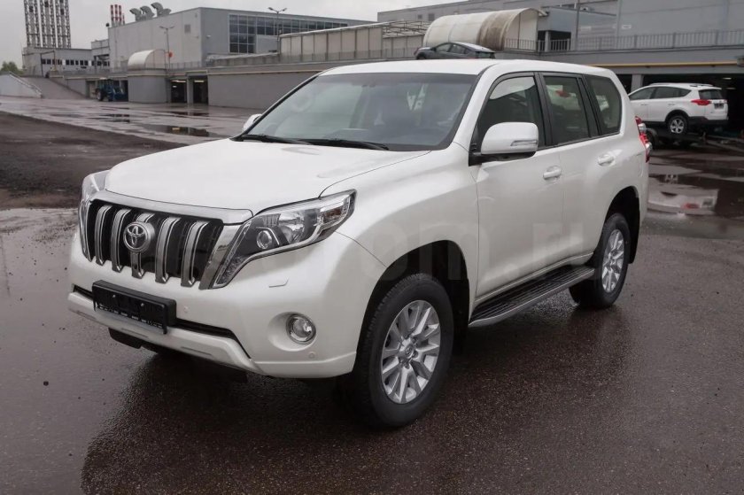 Toyota land cruiser prado 2017 белый