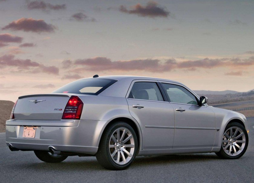 Chrysler 300 srt 8