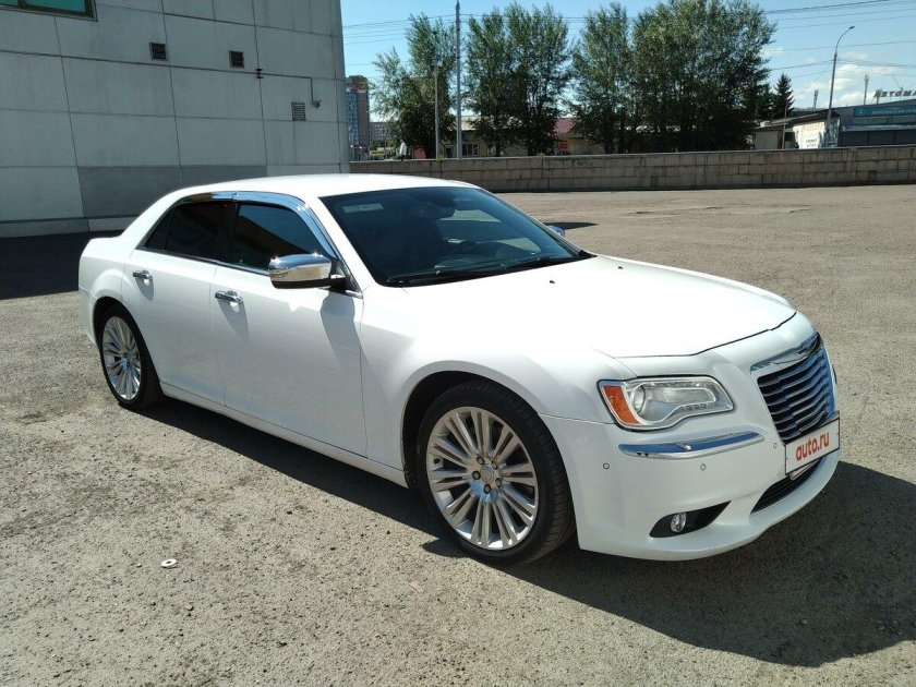 Крайслер 300с белый
