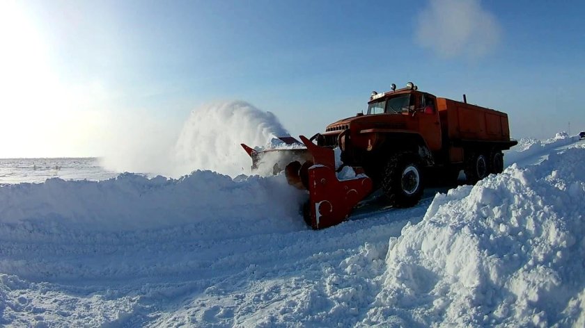 Шнекороторный снегоочиститель Урал