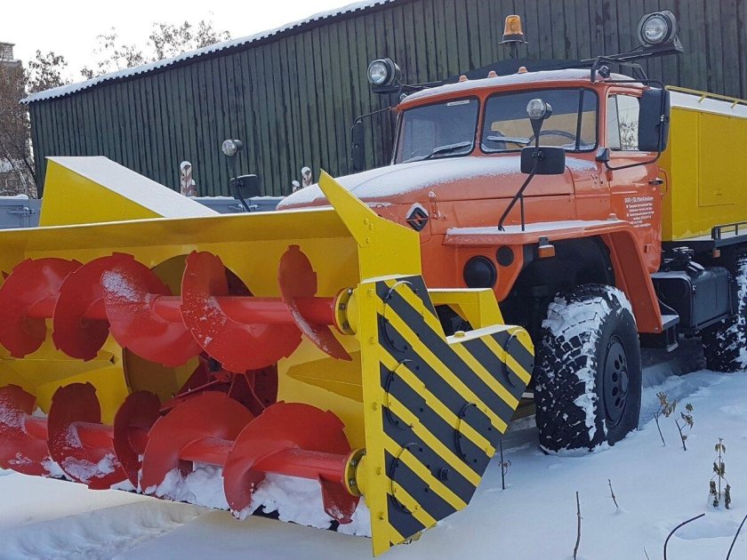 Шнекороторный снегоочиститель Урал 4320