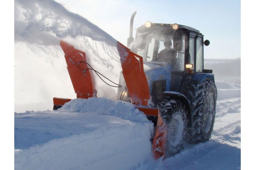 Навесная снегоуборочная машина Су 2.1 ом