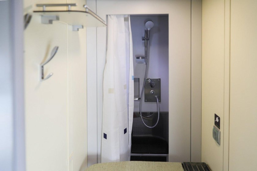 Душ в штабном вагоне