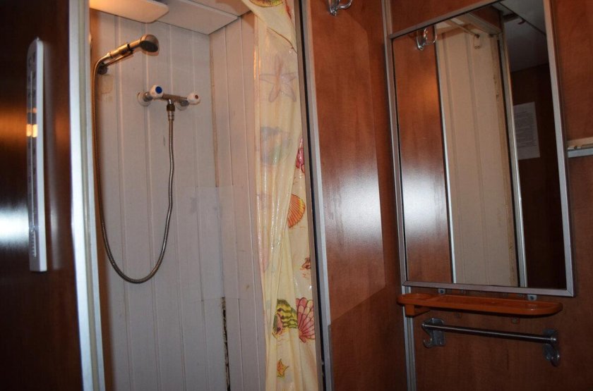 Поезд с душем