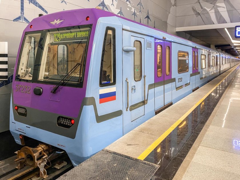 Поезд ока метро