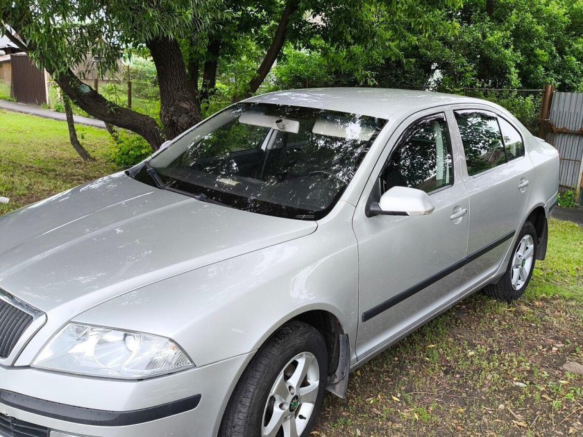 Шкода октавия 2007г серебристая