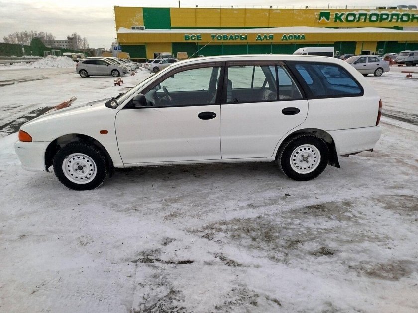 Митсубиси либеро 2001