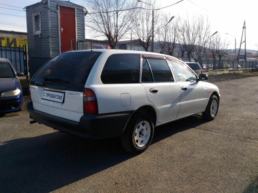 Митсубиси либеро 2001